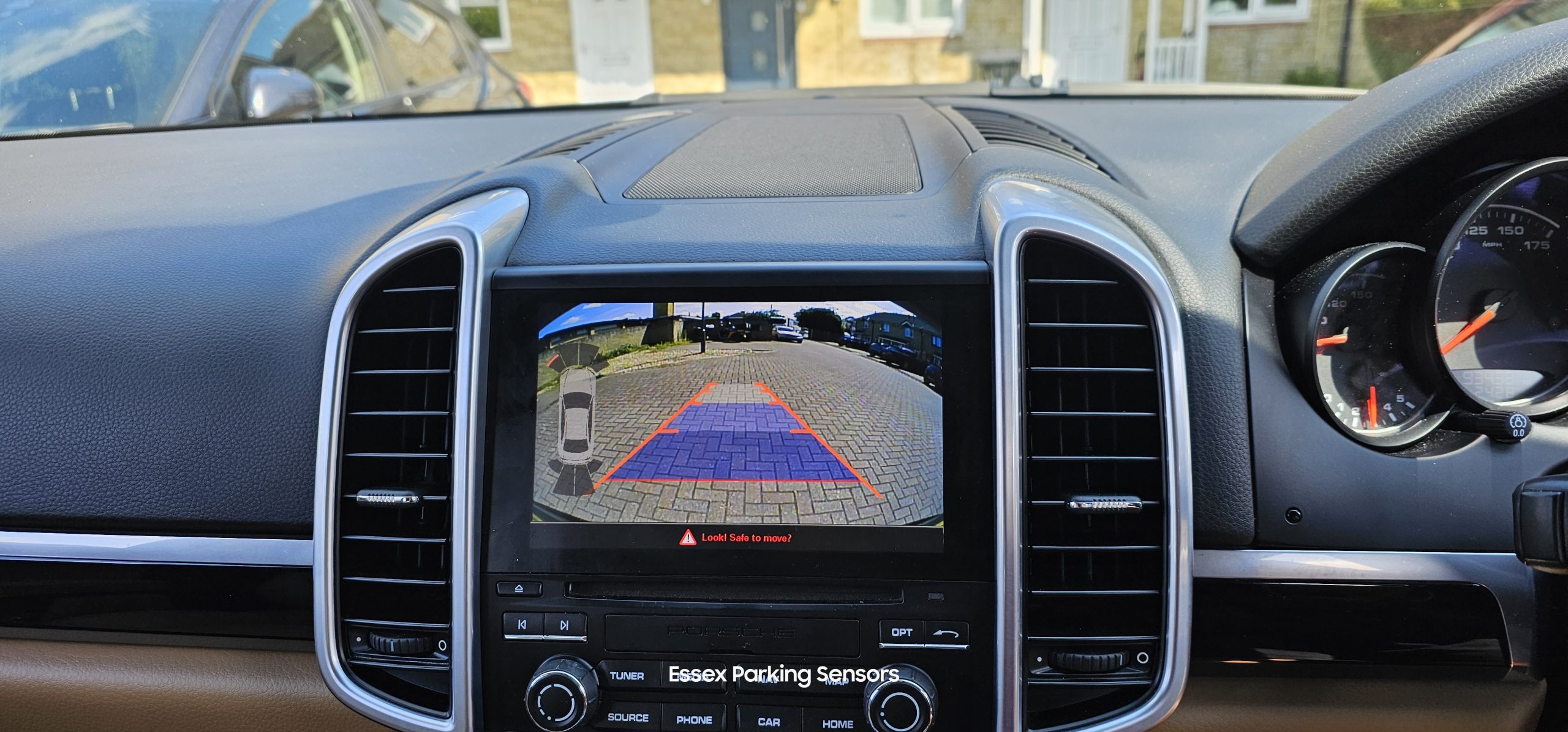 porsche cayenne reverse camera